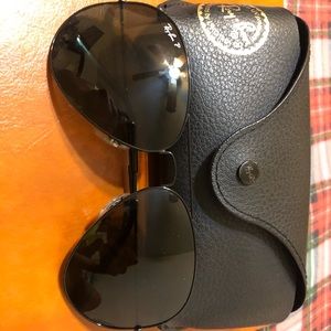 Black Ray-Ban Aviator Sunglasses